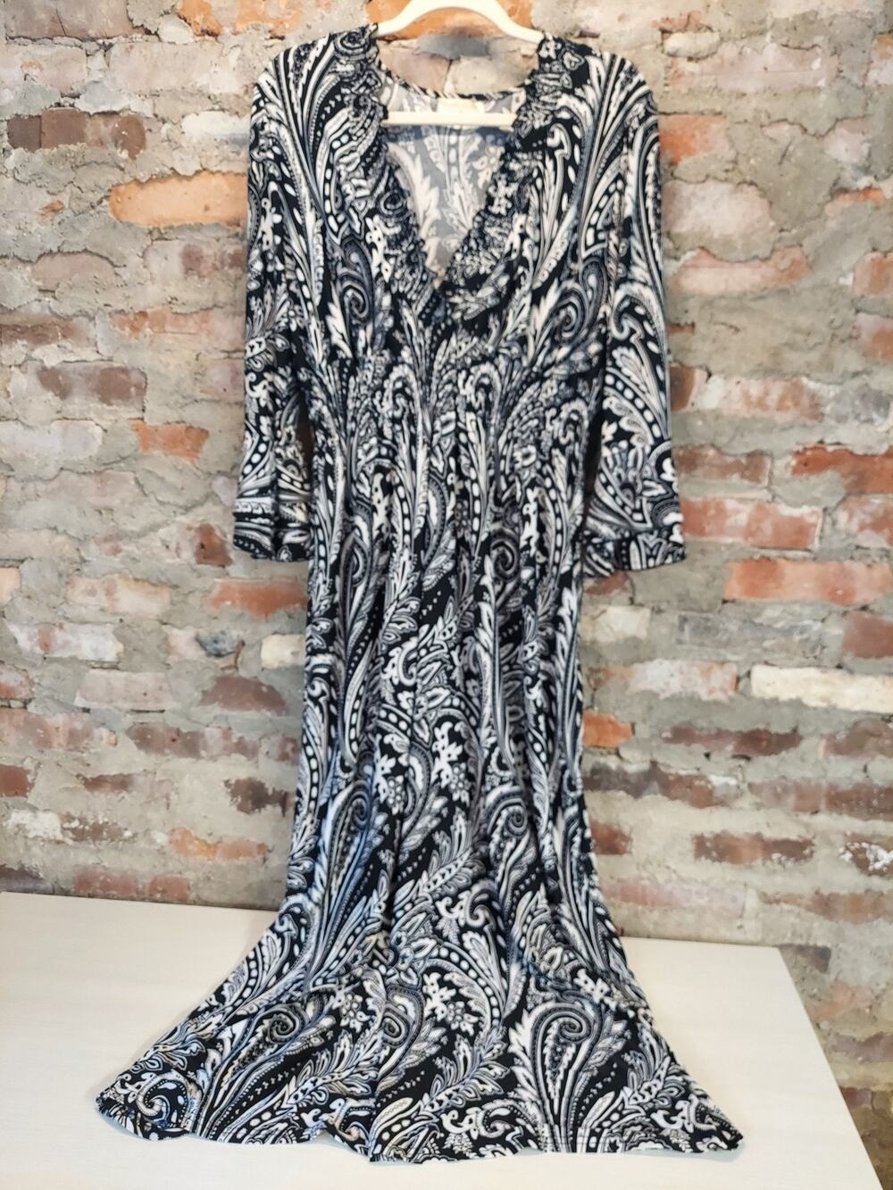 Womens 2X Black White Paisley Maxi Dress V Neck Ruffle 3/4 Sleeve Smocked Waist
